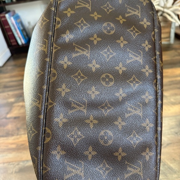 Louis Vuitton Classic Monogram Neverfull MM - Picture 6 of 12